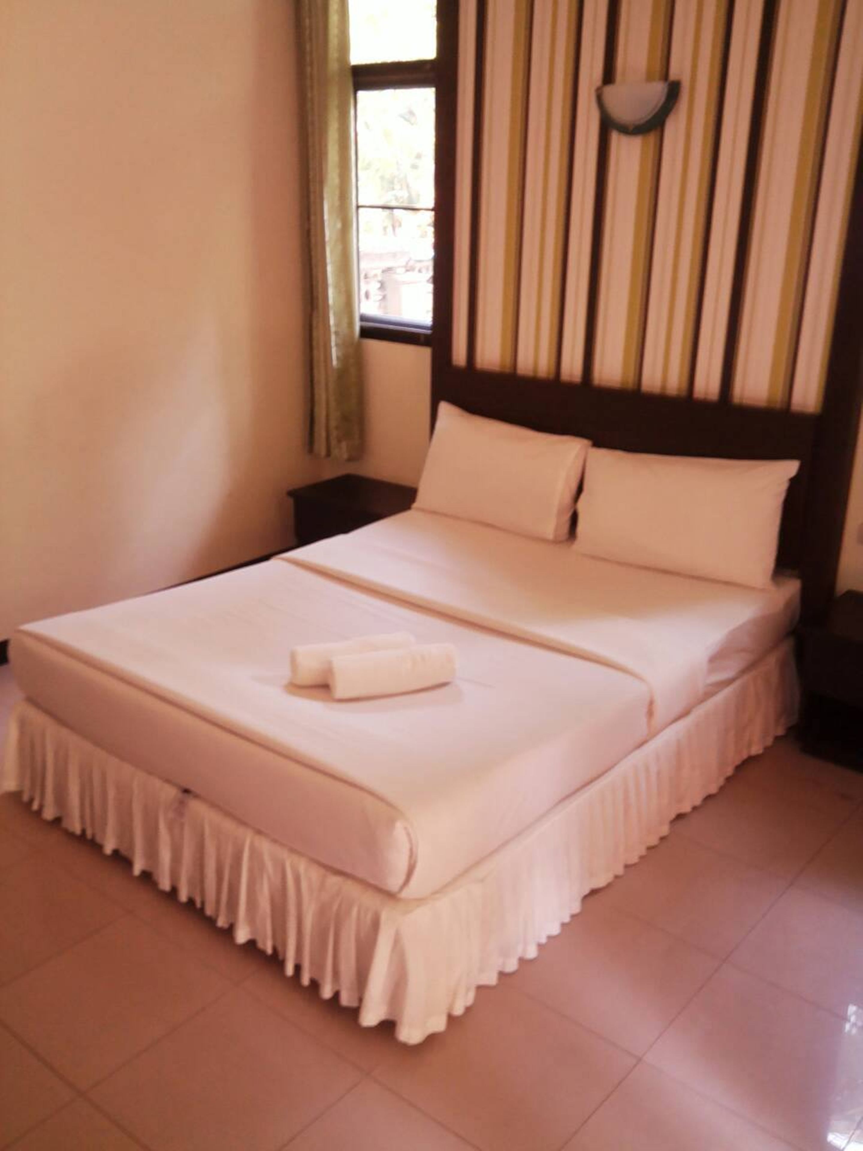 standard double room | desk, rollaway beds, free wifi