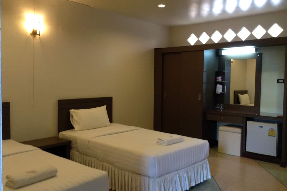 Standard Twin Room | Desk, rollaway beds (surcharge), WiFi (free), bed sheets