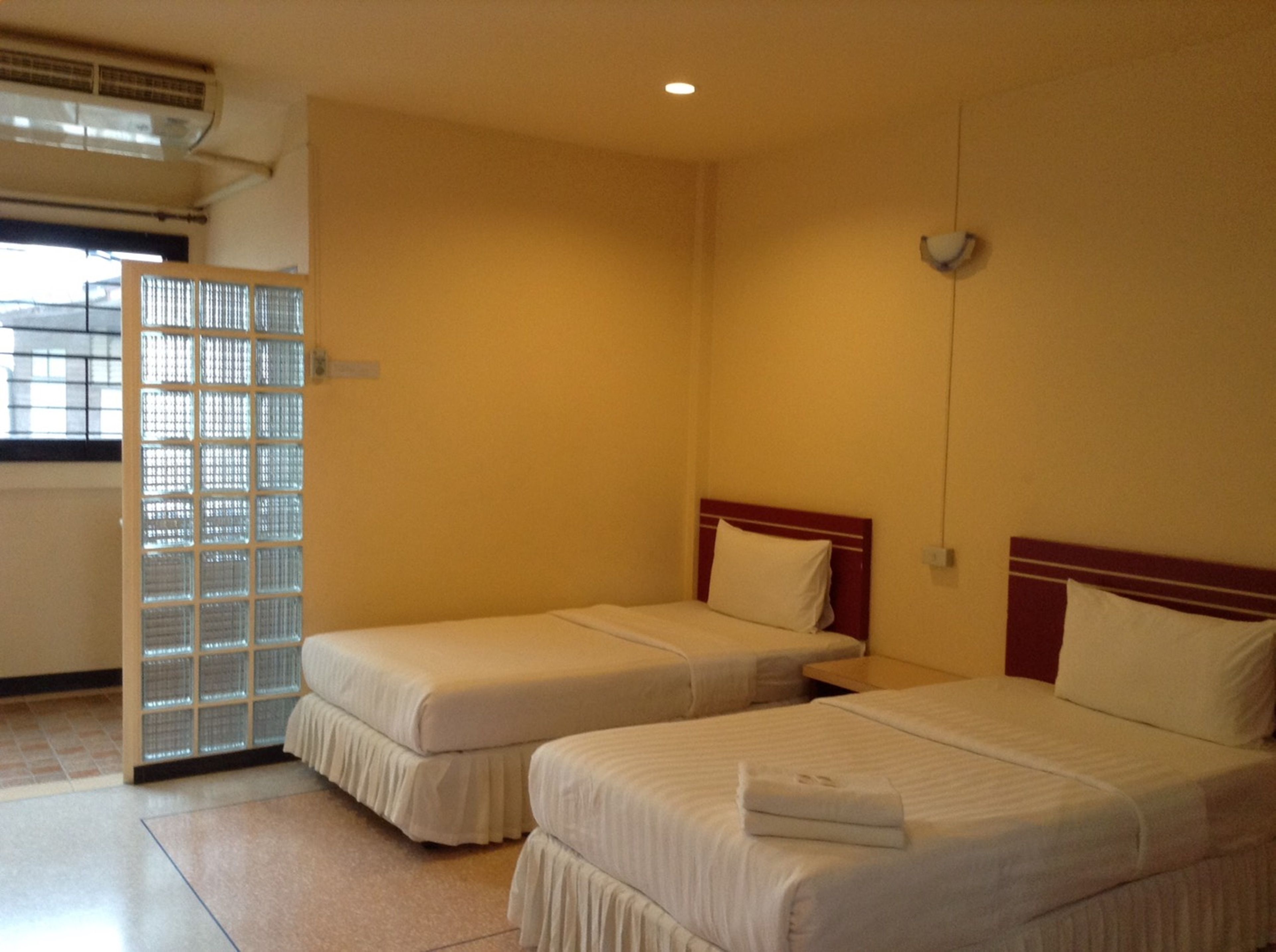 standard twin room | desk, rollaway beds, free wifi