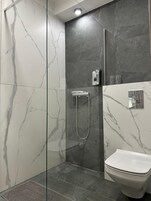 Ducha, art ículos de tocador gratuitos, secador de pelo