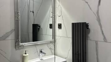 Shower, free toiletries, hair dryer