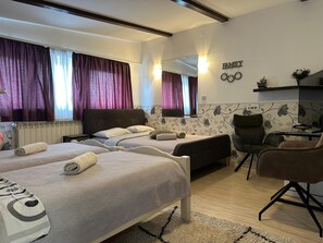 Classic Double or Twin Room | Minibar, desk, free WiFi - Rooms Madison (Zagreb)