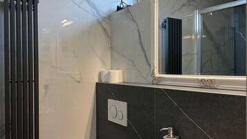 Enkeltrom – classic | Bad | Dusj, toalettartikler (inkludert) og hårføner