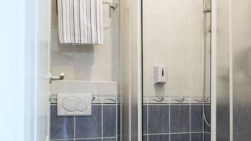 Ducha, artículos de tocador gratuitos, secador de pelo