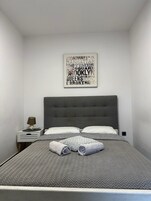 Minibar, escritorio y wifi gratis