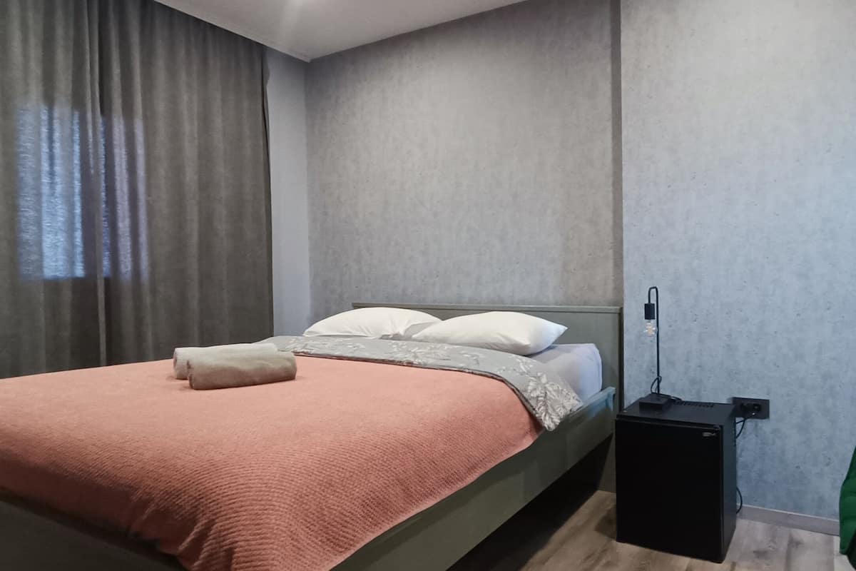 Minibar, desk, free WiFi