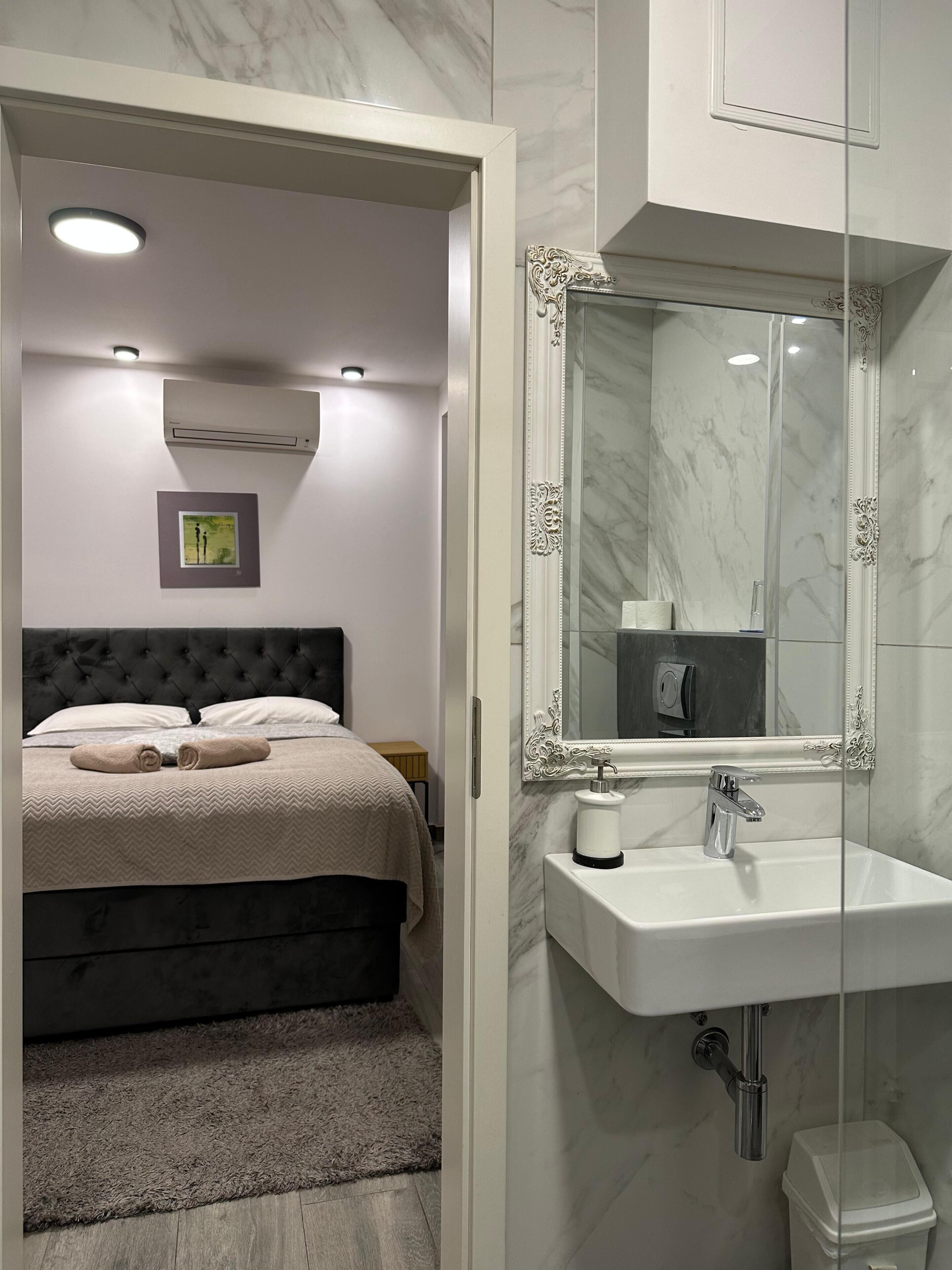 Minibar, desk, free WiFi