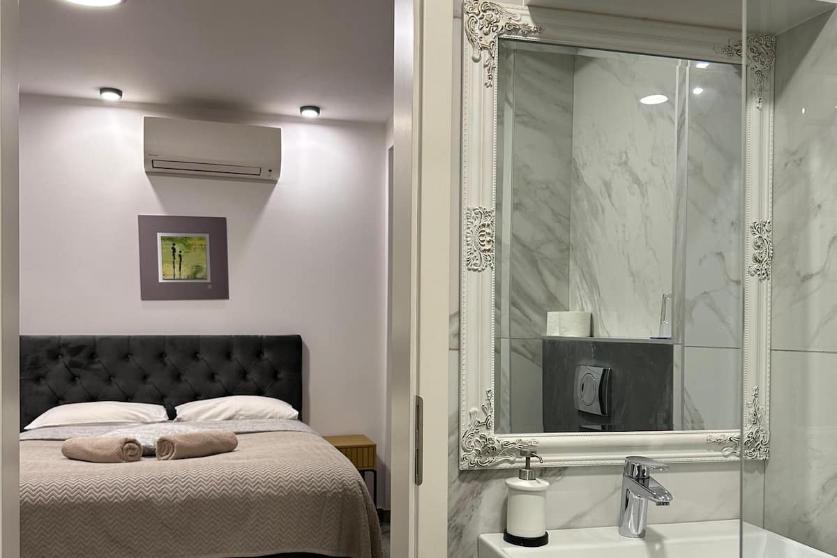 Minibar, escritorio y wifi gratis