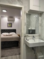 迷你吧、办公桌、免费 WiFi