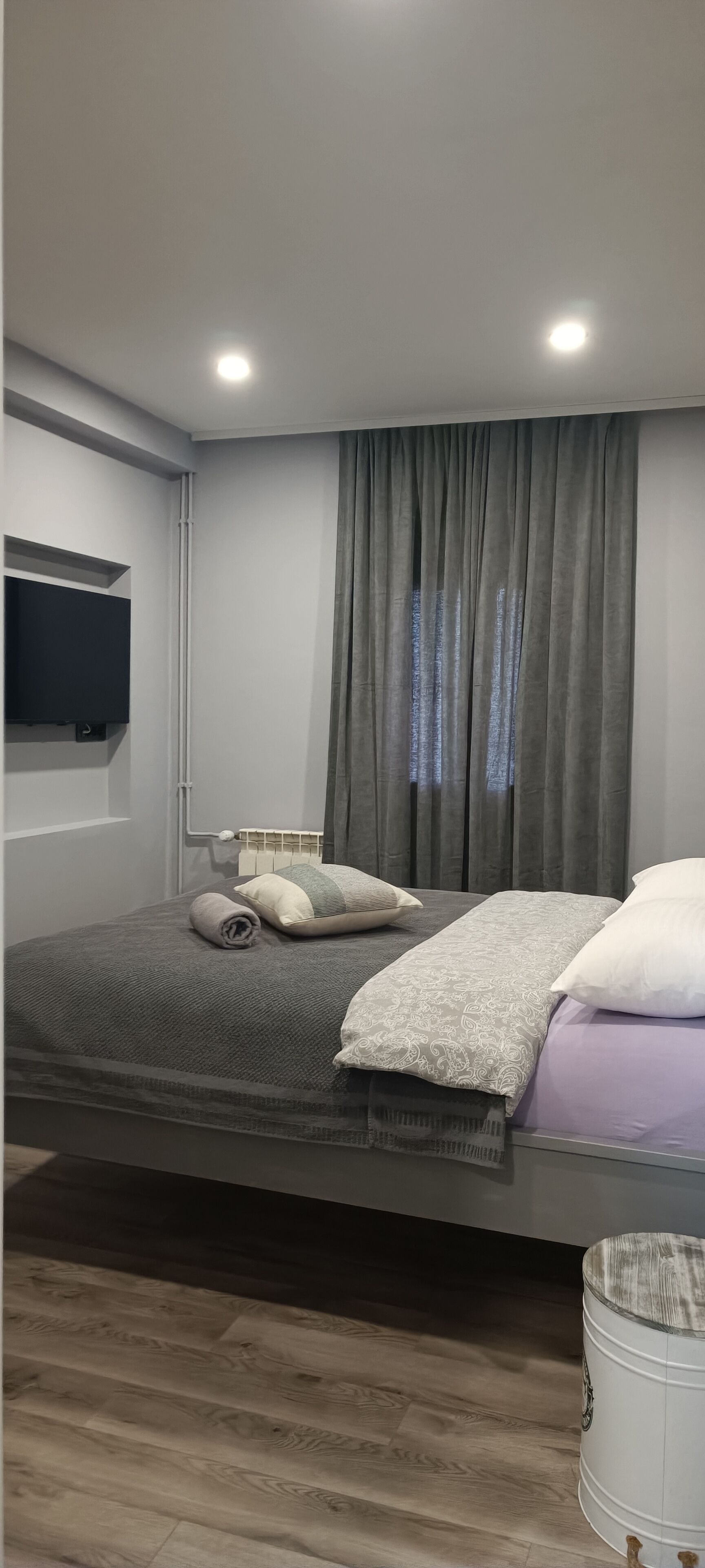 Minibar, desk, free WiFi