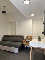 Minibar, desk, free WiFi