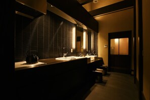 Whole Rent Town House, 2 Single Beds and 3 Japanese Futons | Private kitchen | Fridge, microwave, electric kettle, rice cooker - Kuraya Omiya-Shimabara (Kyoto)