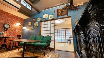 Traditional Townhome | Living area