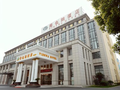 Vienna Hotel (Shanghai Hongqiao Hub Jiading New City)