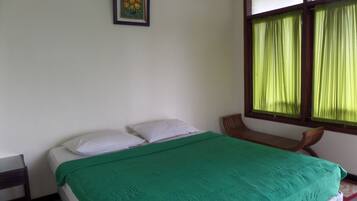 Standard Double Room | Desk