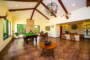 Lobby sitting area - Lemon Tree Wildlife Resort, Bandhavgarh (Manpur)