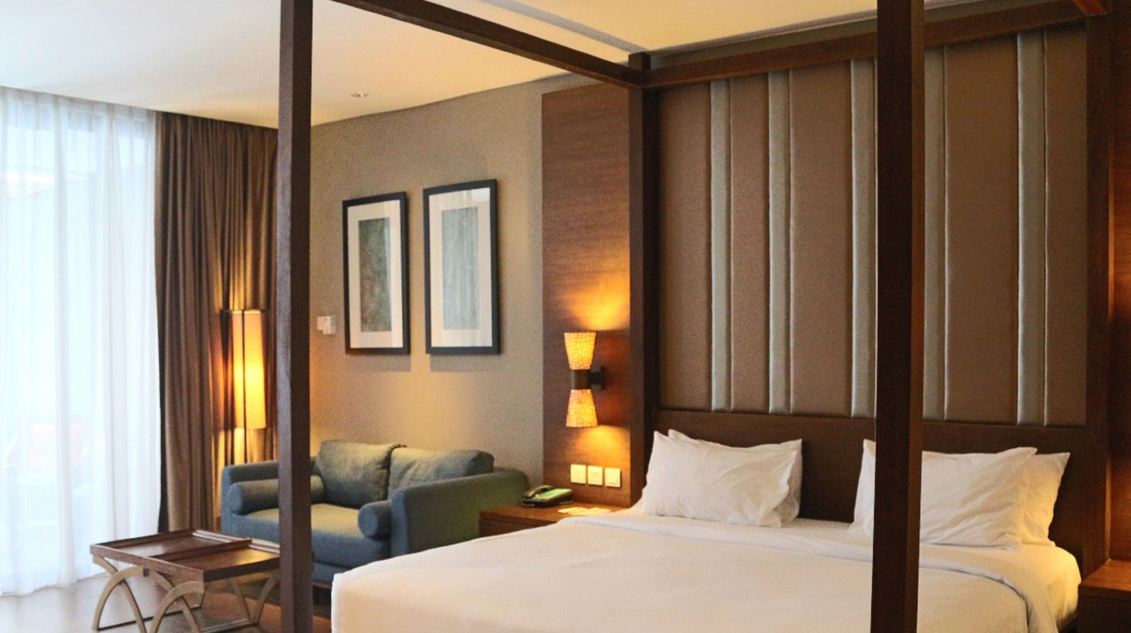 junior suite | bathroom | free toiletries, hair dryer, bathrobes, slippers