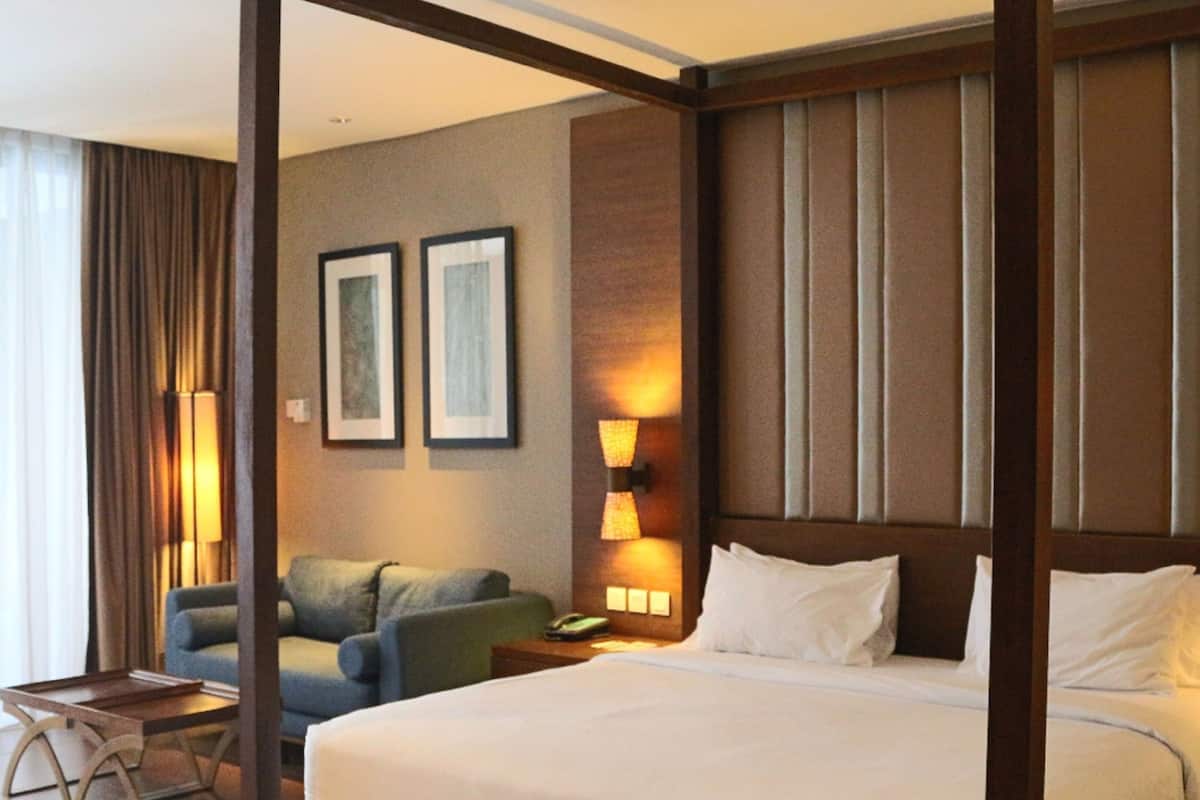 junior suite | bathroom | free toiletries, hair dryer, bathrobes, slippers