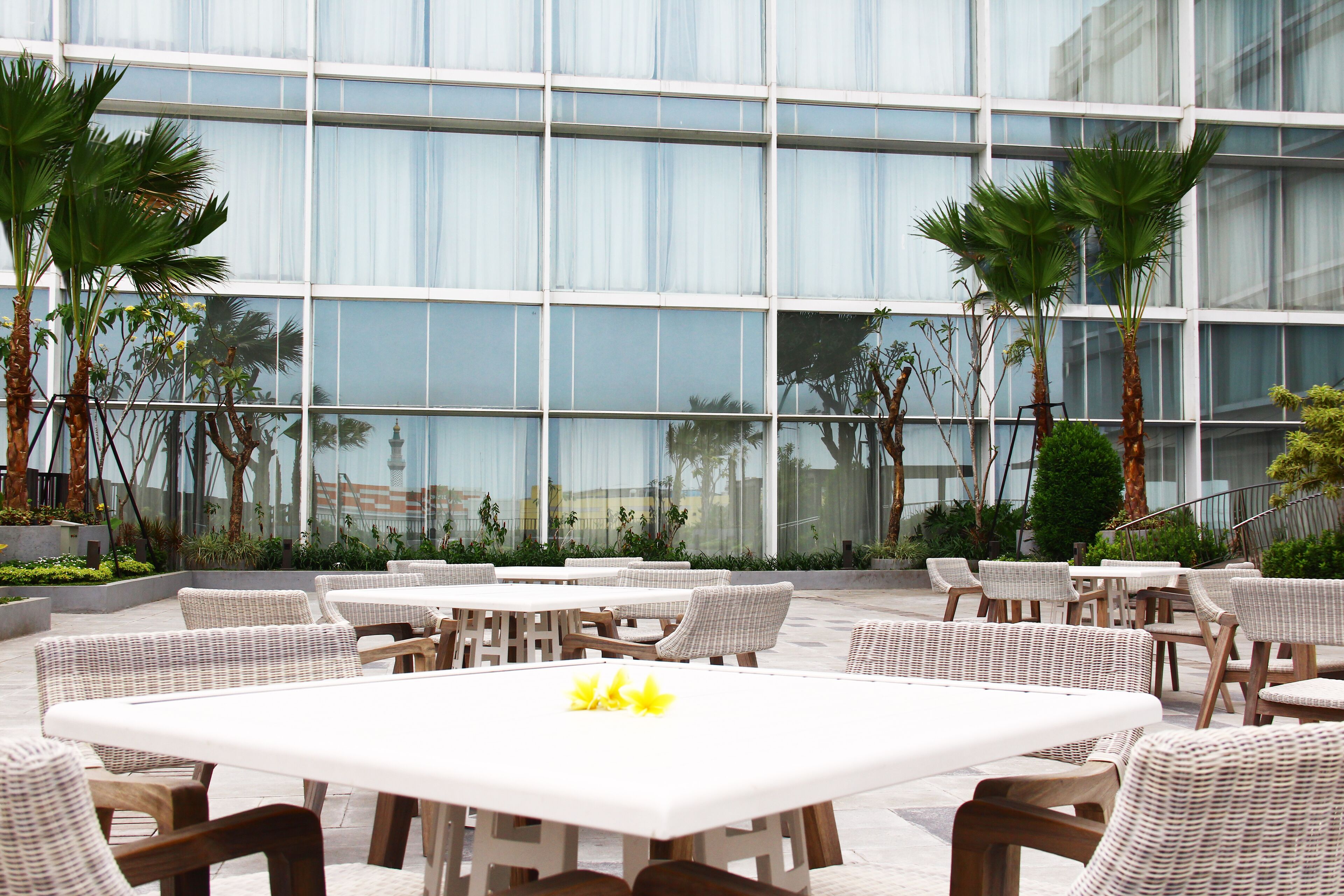 Breakfast, lunch, dinner served; international cuisine 