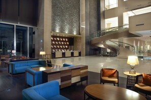 Lobby-lounge