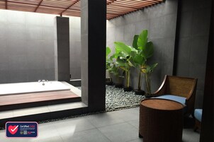 Suíte júnior | Banheiro | Produtos de toalete grátis, secador de cabelo, roupões de banho 