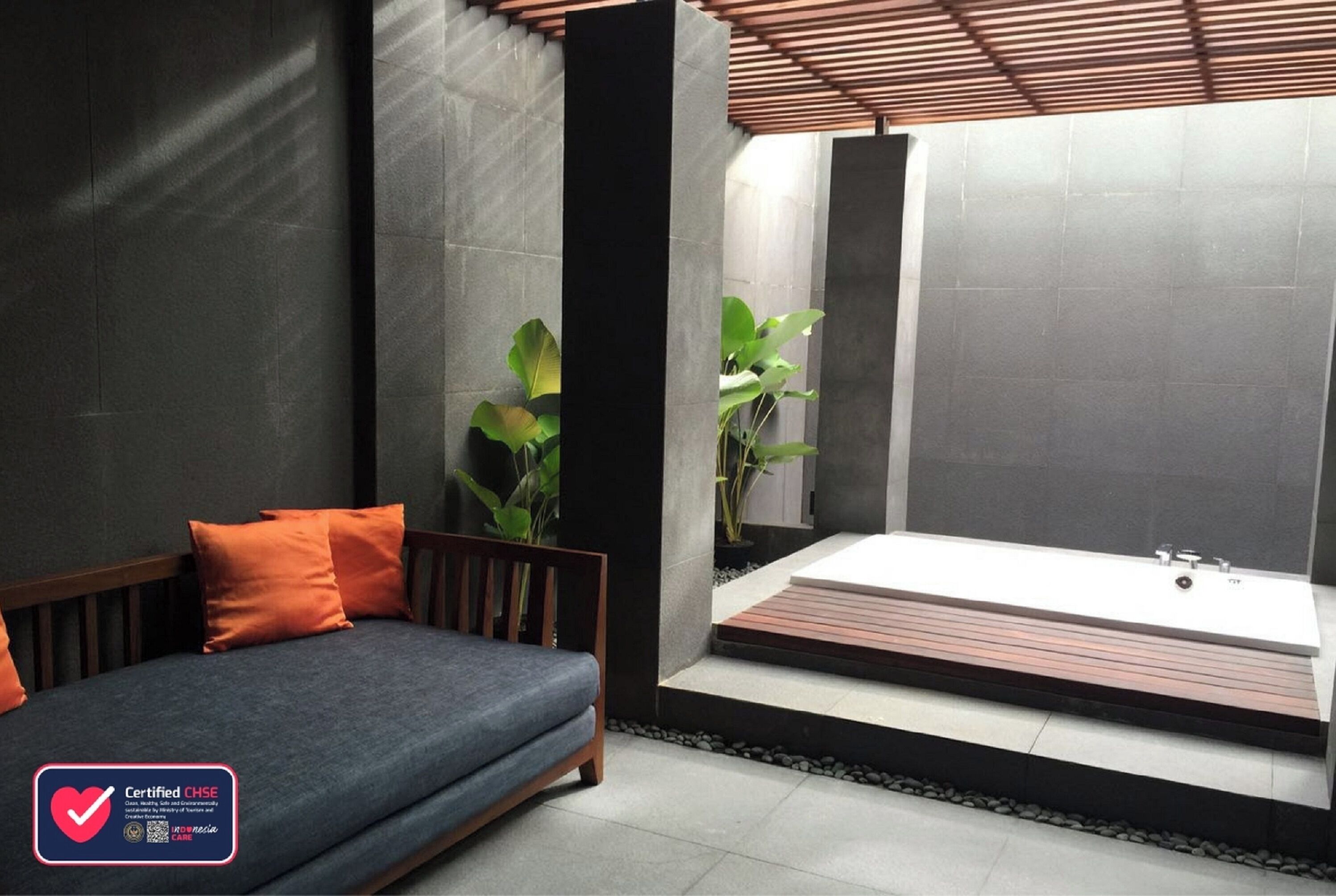 honeymoon suite | 1 bedroom, minibar, in-room safe, desk