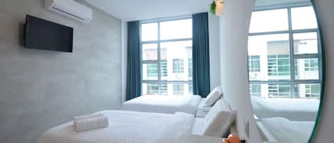 Deluxe Twin Room | Desk, iron/ironing board, free WiFi, bed sheets