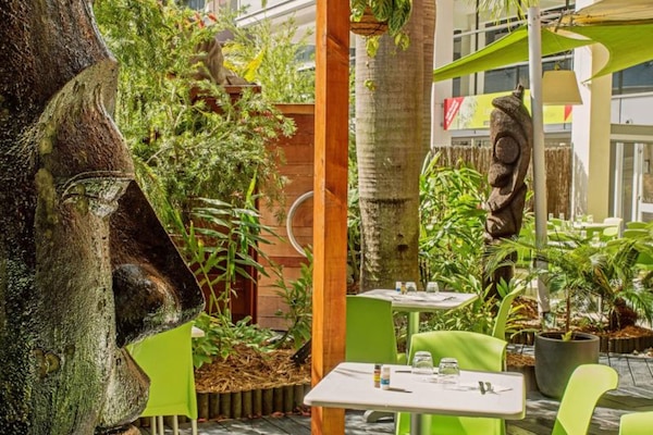 2 restaurantes; se sirven desayunos