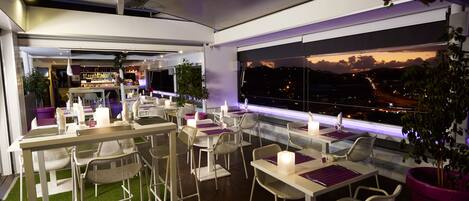 2 restaurants servant le petit déjeuner