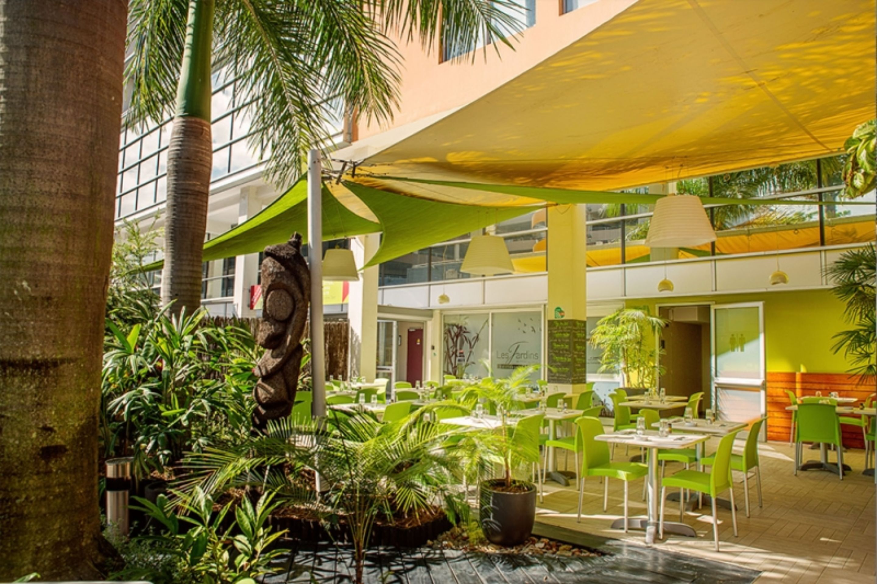 2 restaurants servant le petit déjeuner