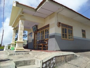 Front of property - Yog Bromo Homestay (Ngadisari)
