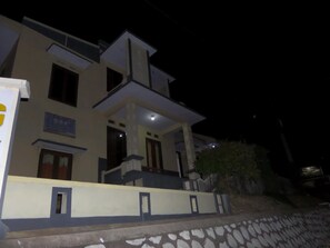 Exterior - Yog Bromo Homestay (Ngadisari)