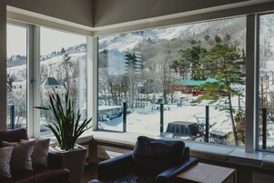 TV, fireplace, heated floors