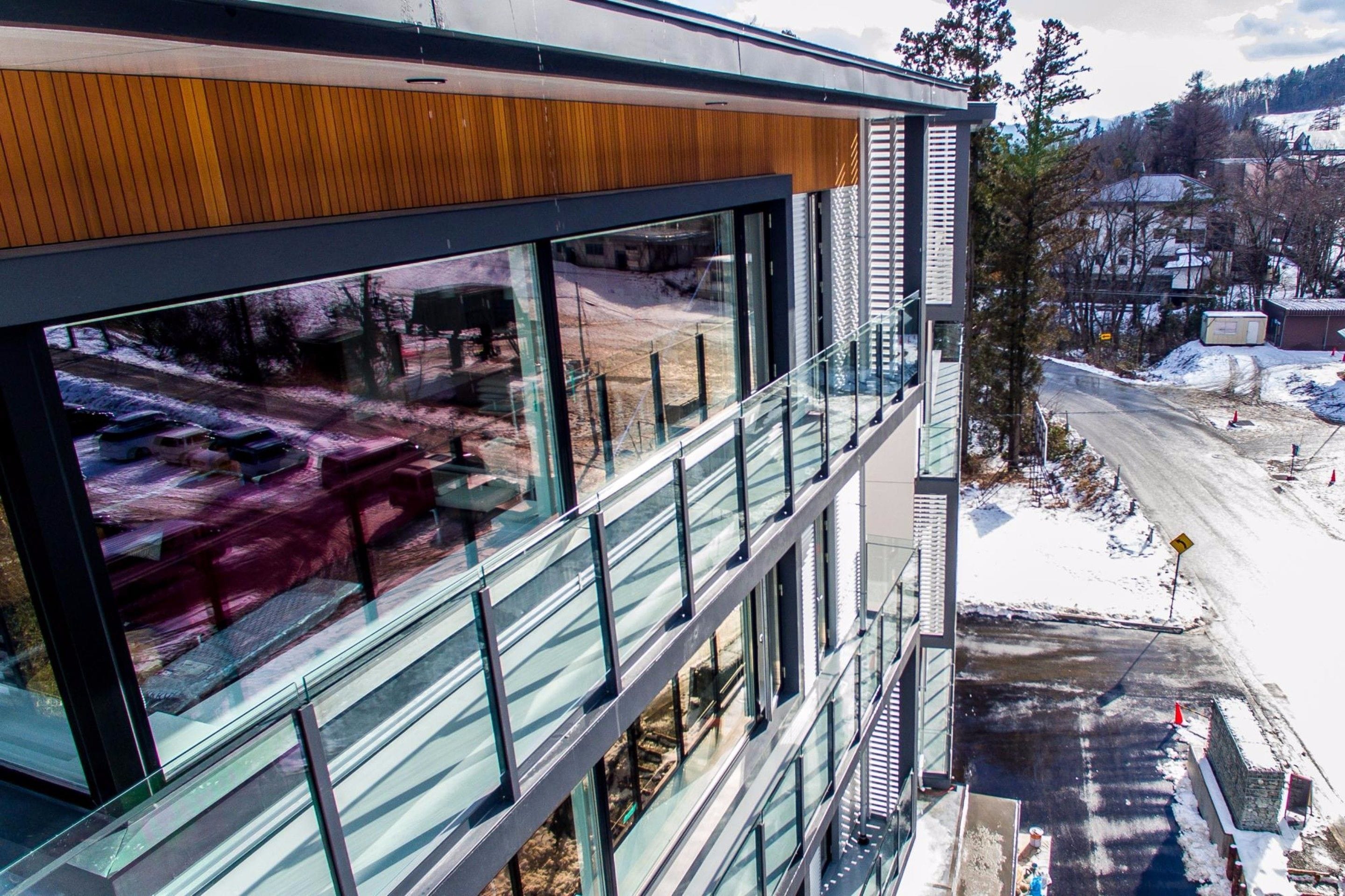 Vista frontal de la propiedad