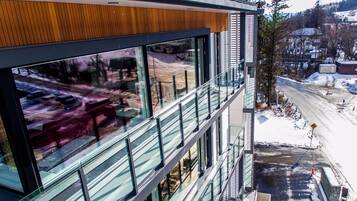 Vista frontal de la propiedad