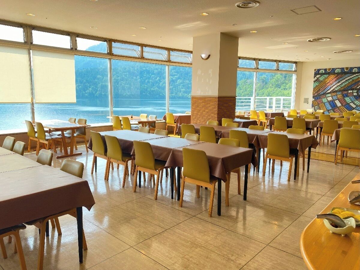 朝食、ディナーに営業 (郷土料理)