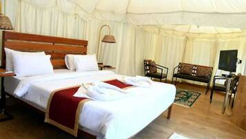 Royal Tent | 1 bedroom, in-room safe, desk, blackout curtains