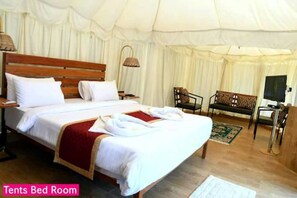 Tenda Royal | 1 camera, una cassaforte in camera, una scrivania, tende oscuranti