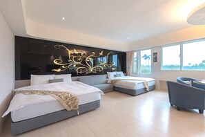 Premium bedding, down duvets, individually decorated - Green Castle (Luodong)