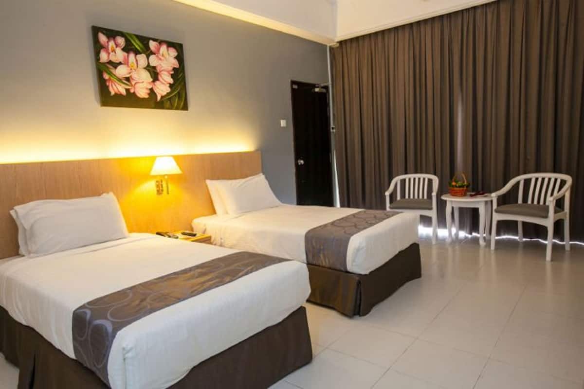 In-room safe, desk, iron/ironing board, free WiFi