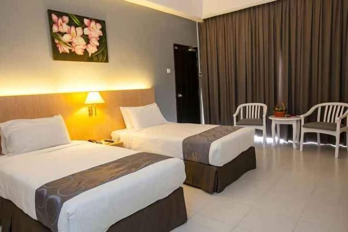 In-room safe, desk, iron/ironing board, free WiFi