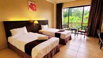 Deluxe Twin Room | In-room safe, desk, iron/ironing board, free WiFi