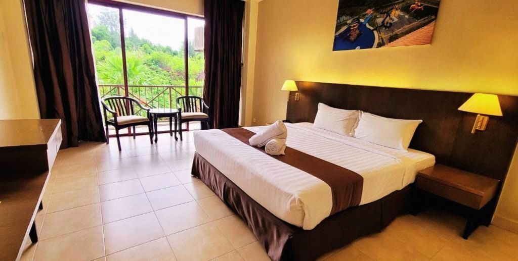 In-room safe, desk, iron/ironing board, free WiFi