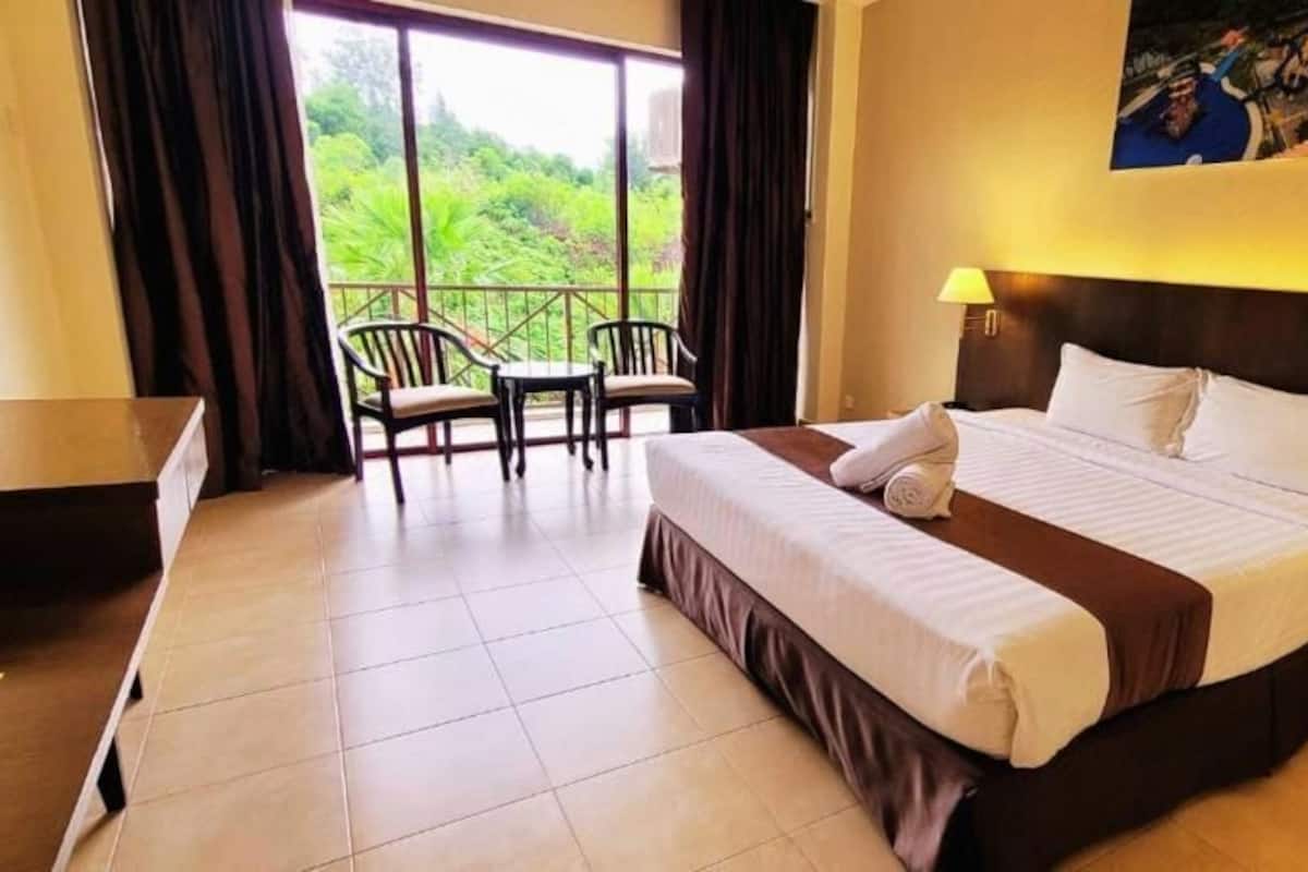 In-room safe, desk, iron/ironing board (on request), free WiFi