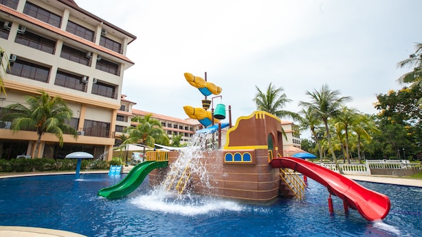 A water park with slides and a pool. - Amverton Heritage Resort (Malacca City)