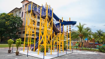 室外兒童遊樂區