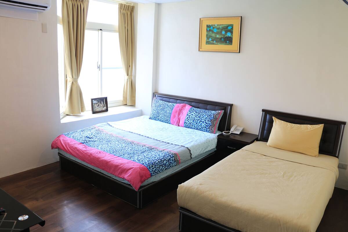 Habitación triple Deluxe | 1 habitación, ropa de cama de alta calidad y escritorio