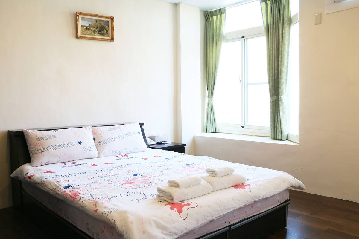1 habitación, ropa de cama de alta calidad y escritorio