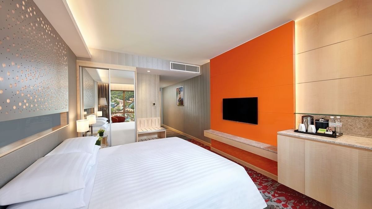 deluxe room, 1 bedroom, park view | in-room safe, desk, soundproofing, iron/ironing board