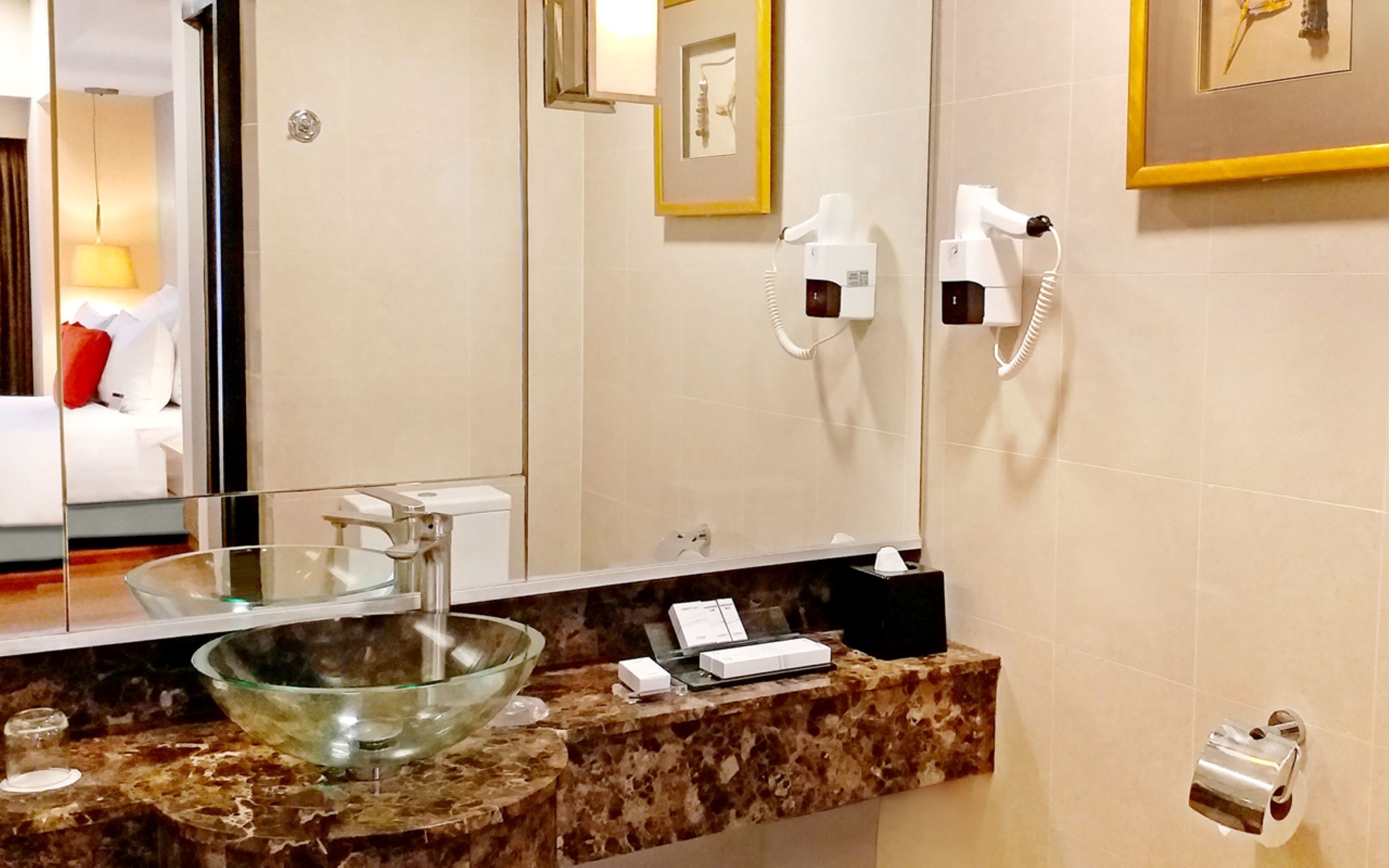 standard studio | bathroom | shower, free toiletries, hair dryer, slippers